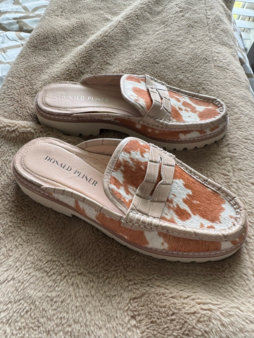 Donald Pliner Cowhide Haircalf Platform Mule Loafers Cream Tan Size 7